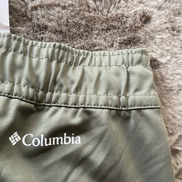 Columbia - Women’s Omni-Shade Ankle Pants - Picture 3 of 4